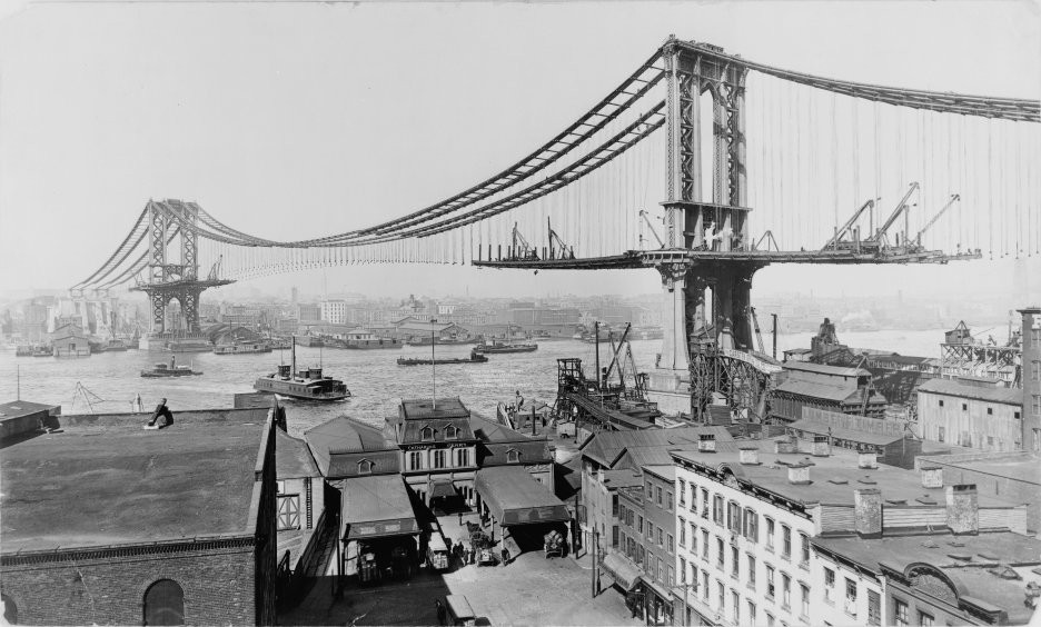 The Manhattan bridge under construction.
